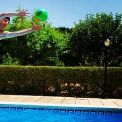 Thibaut Courtois: sol, playa y cachimba en Ibiza tras su temporada más difícil