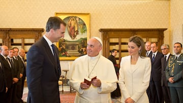 (Foto de ARCHIVO)
El Rey Felipe VI (1i), durante un encuentro con el Papa Francisco (2i), junto a la Reina Letizia (3i), en el Vaticano, 2014.,Image: 463482624, License: Rights-managed, Restrictions: , Model Release: no, Pictured: FELIPE DE BORBON Y GRECIA,LETIZIA ORTIZ,PAPA FRANCISCO, Credit line: VATICAN POOL- CPP/Polaris / Europa Press / ContactoPhoto
Editorial licence valid only for Spain and 3 MONTHS from the date of the image, then delete it from your archive. For non-editorial and non-licensed use, please contact EUROPA PRESS.
VATICAN POOL- CPP/Polaris / Europa Press / ContactoPhoto
19/06/2019