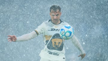 Aaron Ramsey of Pumas during the 7th round match between Pumas UNAM and Atlas as part of the Liga BBVA MX, Torneo Apertura 2025 at Olimpico Universitario Stadium, on August 31, 2025 in Mexico City, Mexico.