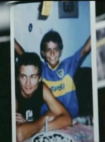 El día que Paulo se enfundó en la playera de Boca Juniors; nunca ha escondido su inclinación por el cuadro Xeneize ni su admiración por Riquelme
