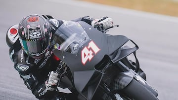 Aleix Espargaró trabaja con la nueva Honda en el shakedown de Sepang.