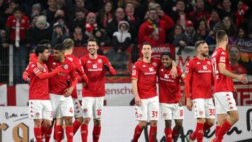 MAINZ, GERMANY - FEBRUARY 24: Nelson Weiper of 1.FSV Mainz 05 celebrates with teammates after scoring the team's fourth goal during the Bundesliga match between 1. FSV Mainz 05 and Borussia Mönchengladbach at MEWA Arena on February 24, 2023 in Mainz, Germany. (Photo by Lukas Schulze/Getty Images)