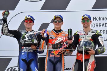 Maverick Viñales y Cal Crutchlow acompañaron a Marc Márquez en el podio de Alemania. 