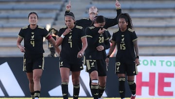 Diana Ordonez celebrates her goal 1-0 with Rebeca Bernal, Maria Sanchez, Fatima Servin, Ivonne Gutierrez of Mexico during the women International Friendly match between Mexico (Mexican National team) and New Zealand at Olimpico Benito Juarez Stadium, on October 26, 2025 in Ciudad Juarez, Chihuahua, Mexico.