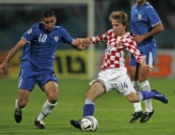 Luka Modrić debutó con la selección absoluta de Croacia el 1 de marzo de 2006 en un amistoso ante Argentina. Ha participado en la Copa Mundial de Fútbol de 2006 disputada en Alemania cayendo en la fase de grupos, en Mundial de 2014 en Brasil, también despidiéndose del torneo en fase de grupos y, finalmente, en el Mundial de Rusia 2018 donde su selección cayó derrotada en la final frente a Francia. Con su selección también ha disputado las Eurocopas de 2008, 2012 y 2016.