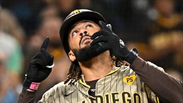 SEATTLE, WASHINGTON - SEPTEMBER 11: Fernando Tatis Jr. #23 of the San Diego Padres gestures after hitting a solo home run during the seventh inning against the Seattle Mariners at T-Mobile Park on September 11, 2024 in Seattle, Washington. Alika Jenner/Getty Images/AFP (Photo by Alika Jenner / GETTY IMAGES NORTH AMERICA / Getty Images via AFP)