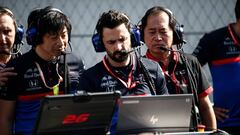 Toyoharu Tanabe, junto a los ingenieros de Red Bull y Toro Rosso en la parrilla de la F1. 2019. 