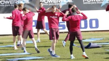 Los jugadores titulares ante el Barcelona realizaron carrera continua.