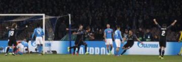 Real Madrid players celebrate Ramos' second goal.