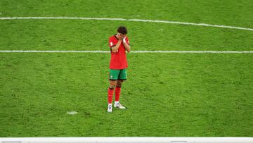 João Felix se lamenta tras errar la pena máxina en la tanda de penaltis del partido de cuartos de final entre Portugal y Francia.