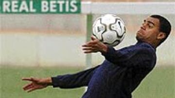 <b>DENILSON, OTRO K.O.</B>. El brasileño arrastra unas molestias en el menisco de la rodilla derecha. Lo más seguro es que no salga en el once inicial. Capi pasaría a la izquierda.