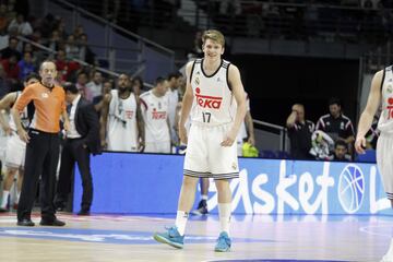 Con apenas 16 a?os y dos meses, Luka Doncic se convirti¨® en el tercer jugador m¨¢s joven en debutar en la historia de la Liga Endesa, y en el m¨¢s joven con el Real Madrid.