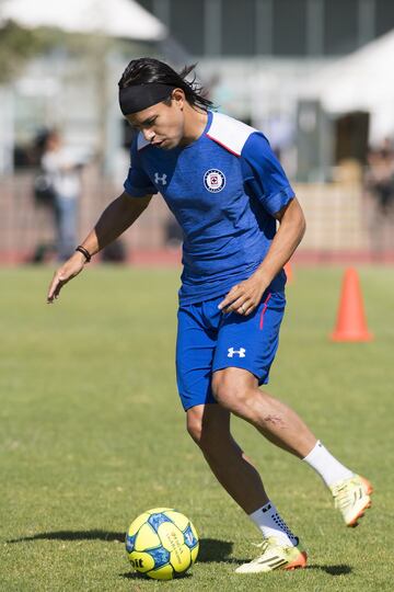 Gerardo 'Jerry' Flores jugó con Cruz Azul, se fue a Toluca, pero estuvo en la inactividad. Ahora vuelve con Cruz Azul.