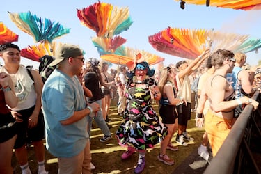 Asistentes al Festival de Música y Artes del Valle de Coachella en el Empire Polo Club de Indio.