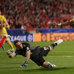 Díaz se luce en Champions: Gol y asistencia ante Benfica