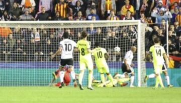 1-0. Feghouli marcó el primer tanto.