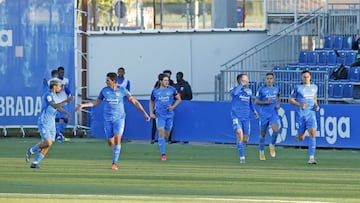 Jugadores del Fuenlabrada celebrando un gol