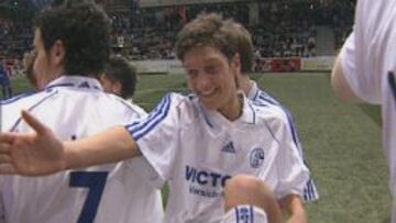 Özil, en el torneo juvenil de Stuttgart de 2006, con 17 años.
