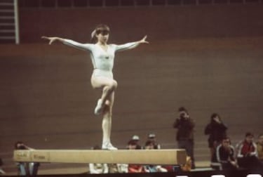Comenzó a competir a nivel nacional en 1970 como miembro del equipo de su ciudad natal. Fue seleccionada por el entrenador Bela Karolyi y su esposa Marta (entrenadores del equipo nacional de Rumania en ese momento).