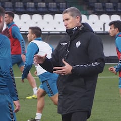 Garrido aísla a su plantilla cuatro días en El Saler