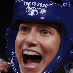 Adriana Cerezo, la cerebrito que aprendió viendo a Jackie Chan