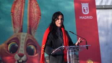 La vicealcaldesa de Madrid, Bego?a Villac¨ªs, interviene durante las celebraciones del A?o Nuevo Chino en la plaza de Distrito de Usera, a 20 de enero de 2023, en Madrid (Espa?a). Los festejos del A?o Nuevo Chino, el del Conejo, han comenzado en Madrid con una amplia agenda de actividades organizadas entre la comunidad china que vive en la regi¨®n, el Gobierno regional y el municipal. Es en el distrito de Usera donde se han concentrado todos los festejos debido a que all¨ª vive el mayor porcentaje de poblaci¨®n china de la capital.
20 ENERO 2023;MADRID;FESTEJOS;A?O NUEVO CHINO;USERA
Fernando S¨¢nchez / Europa Press
20/01/2023