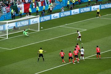 Los rostros de la celebración del gol de Carlos Vela