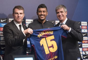 La presentación de Paulinho con el Barcelona en imágenes