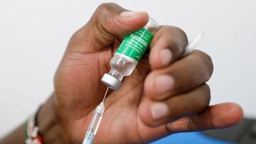 A medical worker prepares a dose of AstraZeneca's coronavirus disease (COVID-19) vaccine, at the Ruaraka Uhai Neema Hospital in Nairobi, Kenya, April 8, 2021. REUTERS/Baz Ratner