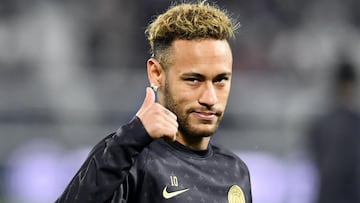 Neymar: Arthur "praying" for PSG star's return to Barcelona