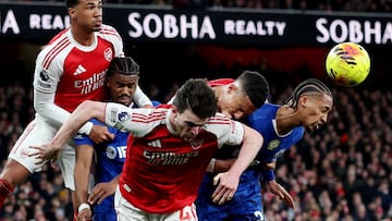 Soccer Football - Premier League - Arsenal v Chelsea - Emirates Stadium, London, Britain - March 1, 2026 Arsenal's Gabriel Magalhaes, Declan Rice and William Saliba in action with Chelsea's Jorrel Hato and Joao Pedro Action Images via Reuters/Andrew Boyers EDITORIAL USE ONLY. NO USE WITH UNAUTHORIZED AUDIO, VIDEO, DATA, FIXTURE LISTS, CLUB/LEAGUE LOGOS OR 'LIVE' SERVICES. ONLINE IN-MATCH USE LIMITED TO 120 IMAGES, NO VIDEO EMULATION. NO USE IN BETTING, GAMES OR SINGLE CLUB/LEAGUE/PLAYER PUBLICATIONS. PLEASE CONTACT YOUR ACCOUNT REPRESENTATIVE FOR FURTHER DETAILS.. TPX IMAGES OF THE DAY