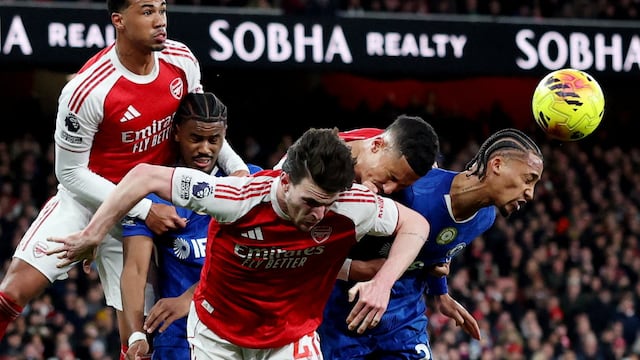 A barrage of criticism from rival coaches and fans has been leveled at Arsenal for their set-piece play and strategies.