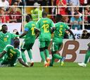 Senegal sorprende a Polonia
