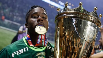 El jugador de Palmeiras, Endrick celebra al ganar el Campeonato Paulista ante Água Santa.