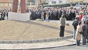 La estatua en honor a Jiménez se inauguró ayer en su pueblo.