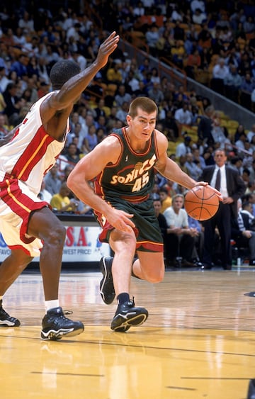 Debut: 31 de octubre del 2000 (SuperSonics 88 - Grizzlies 94) | Equipos: Seattle, Boston 
