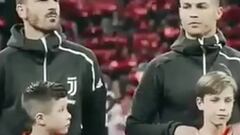 El aplaudido gesto de Cristiano con un niño de Ajax en la Champions