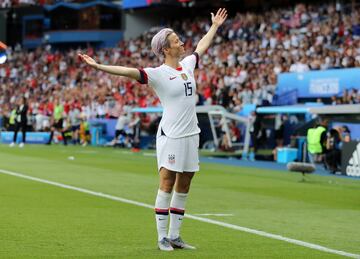 Capitana de la selección de Estados Unidos en la Copa del Mundo. Además de llevarse el The Best de la FIFA a la mejor jugadora del 2019, también ganó el Balón de Oro femenino.