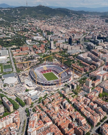 Los trabajos para acabar de acondicionar la primera y segunda gradería están en la recta final.