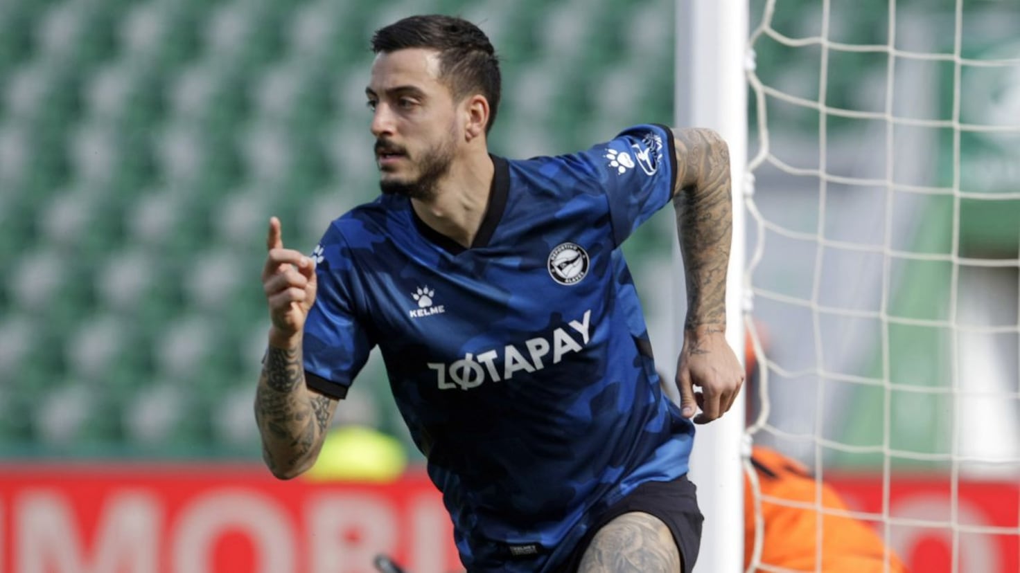 El Valencia negocia con Joselu para sustituir a Maxi Gómez