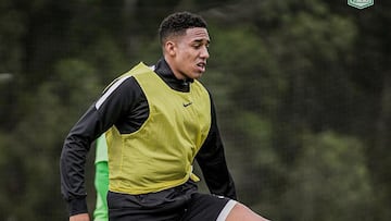 Brahian Palacios durante un entrenamiento de Atlético Nacional.