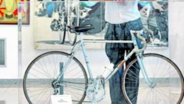 <b>EL MUSEO WÜRTH. </b>Bahamontes con la bicicleta con la que ganó el Tour 1959,  en el Museo de la fábrica Würth en Seseña (Toledo).