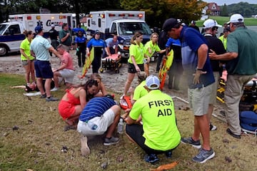 Una tormenta eléctrica paró el juego en el East Lake Golf Club de Atlanta, el campo en el que se disputa el Tour Championship, la final de la millonaria FedEx Cup. Un rayo cayó sobre un árbol, que se incendió y provocó que varios espectadores resultaran heridos. Varias ambulancias se dirigieron al lugar del suceso, aunque, según la NBC, no correrían peligro las vidas de ninguno de los afectados. 