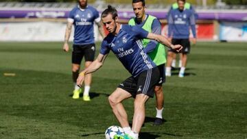 Gareth Bale, entren&aacute;ndose este lunes.