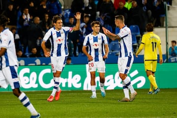 Sergio celebra con Jorge Sáenz un gol al Villarreal B. 
