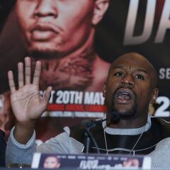 Mayweather la lía en Inglaterra: amenaza al rival de su boxeador