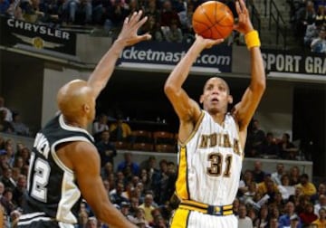 31: REGGIE MILLER. Máximo anotador y leyenda absoluta de los Pacers, donde pasó sus 18 años de carrera NBA. Fue cinco veces all star pero se quedó sin anillo de campeón.