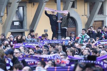 Miles de personas, seguidores y representantes políticos y del mundo del fútbol dieron hoy su último adiós a Astori.