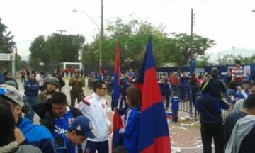 Miles de hinchas llegaron hasta el CDA para alentar a los jugadores.