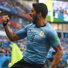 Suárez mete a Uruguay en octavos y despide a Arabia Saudí